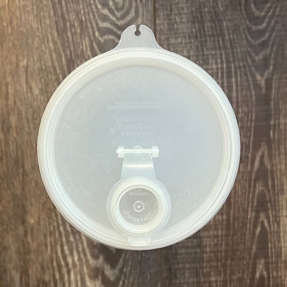 Tupperware Juice Container with Lid - Picture 3 of 11